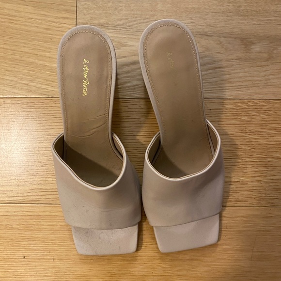 & Other Stories Heeled Leather Beige Mules Size 38 - Picture 2 of 4